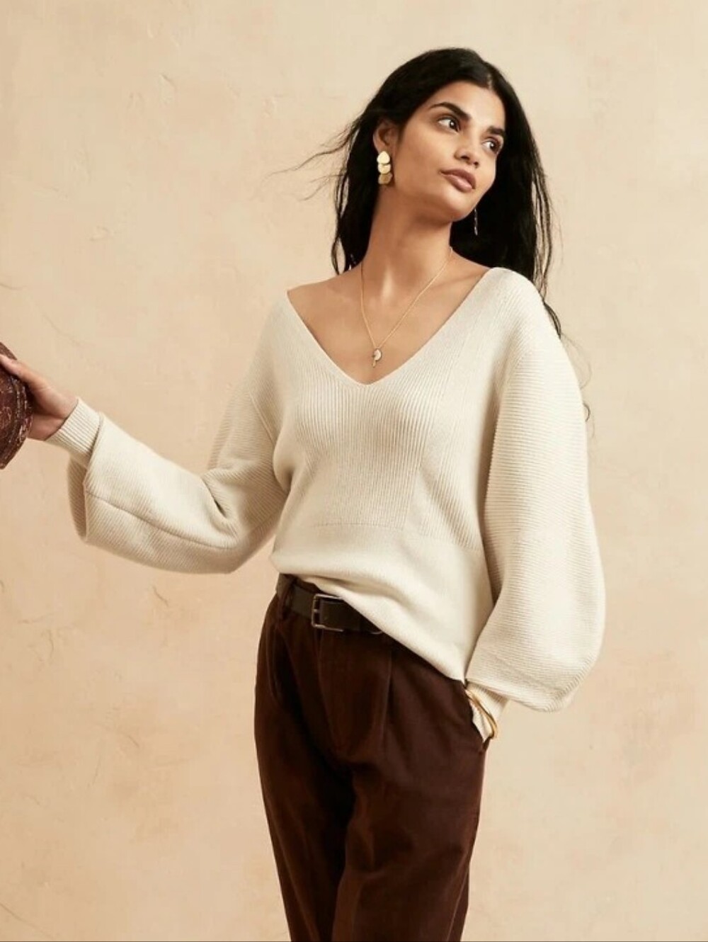 NEW Banana Republic Statement Sleeve V-Neck Sweater In Cream White, Size Large